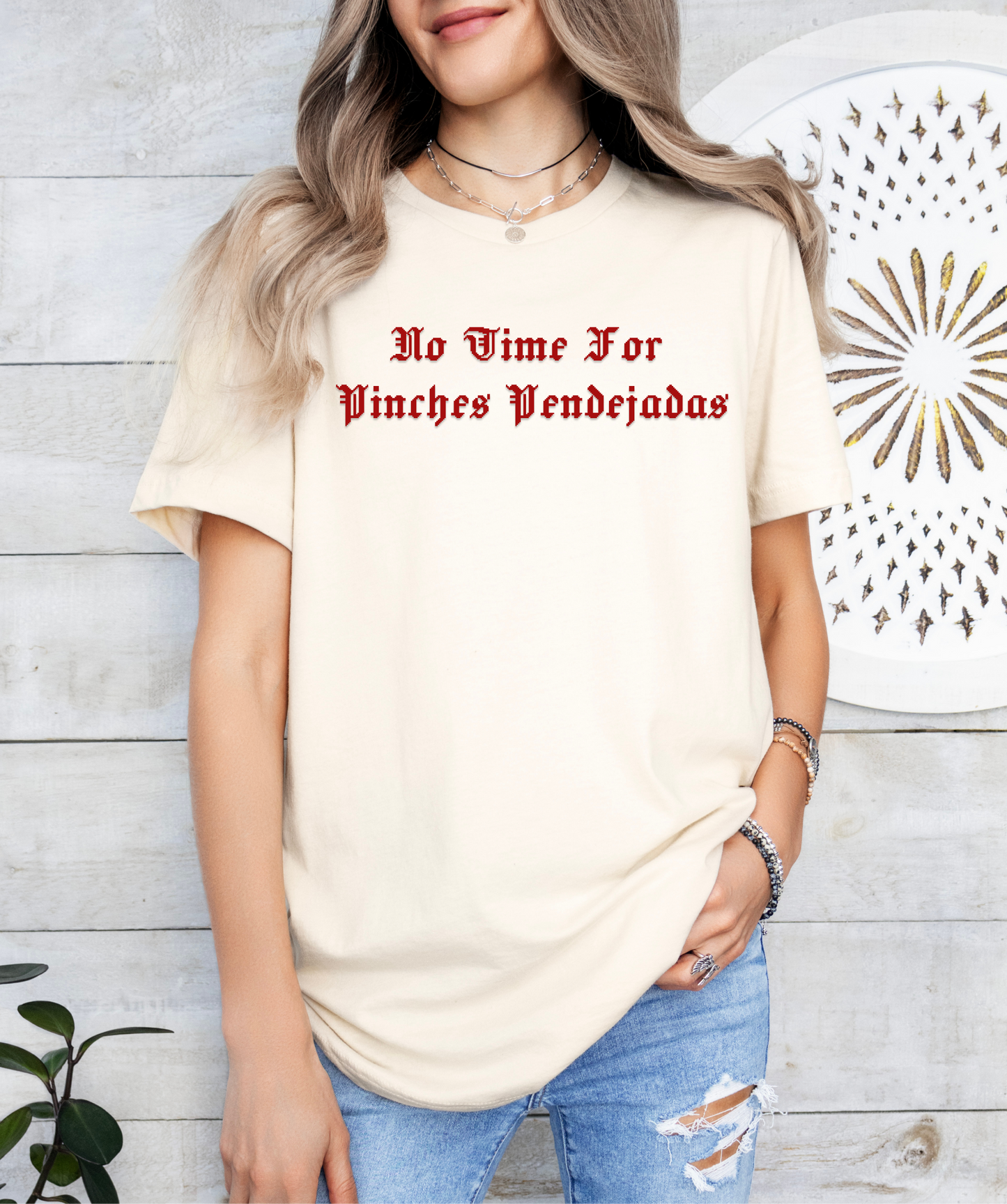 a woman wearing a t - shirt that says, no time for minutes vend